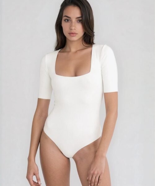 Body z kwadratowym dekoltem ecru