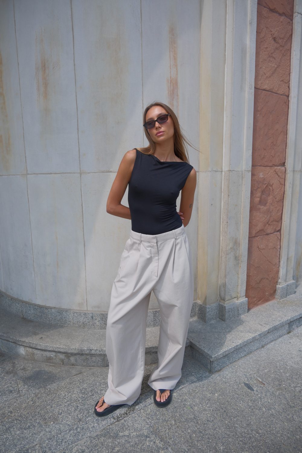 Body z rozciętym dekoltem short czarne