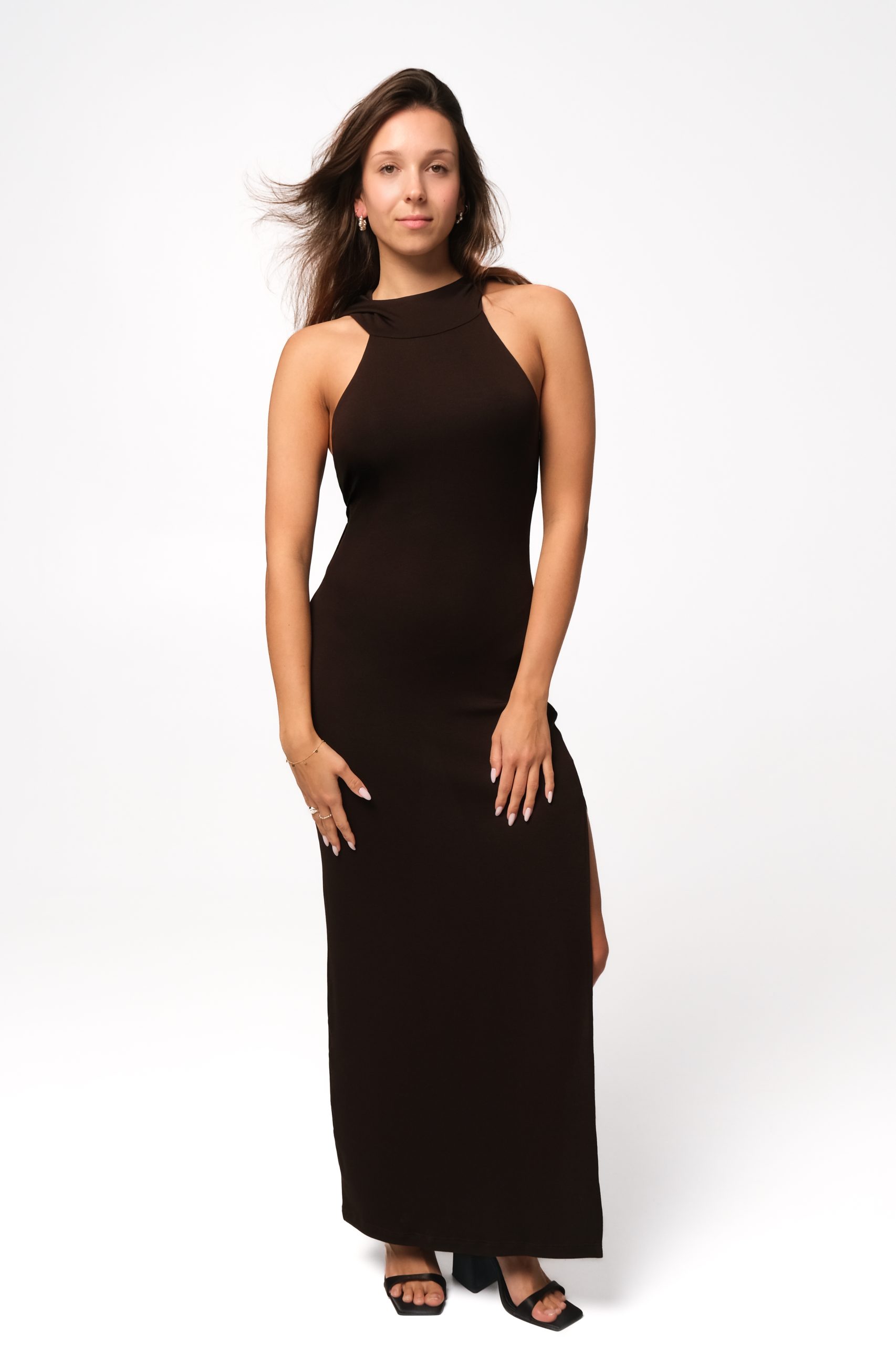 Sukienka maxi z kapturem dark brown