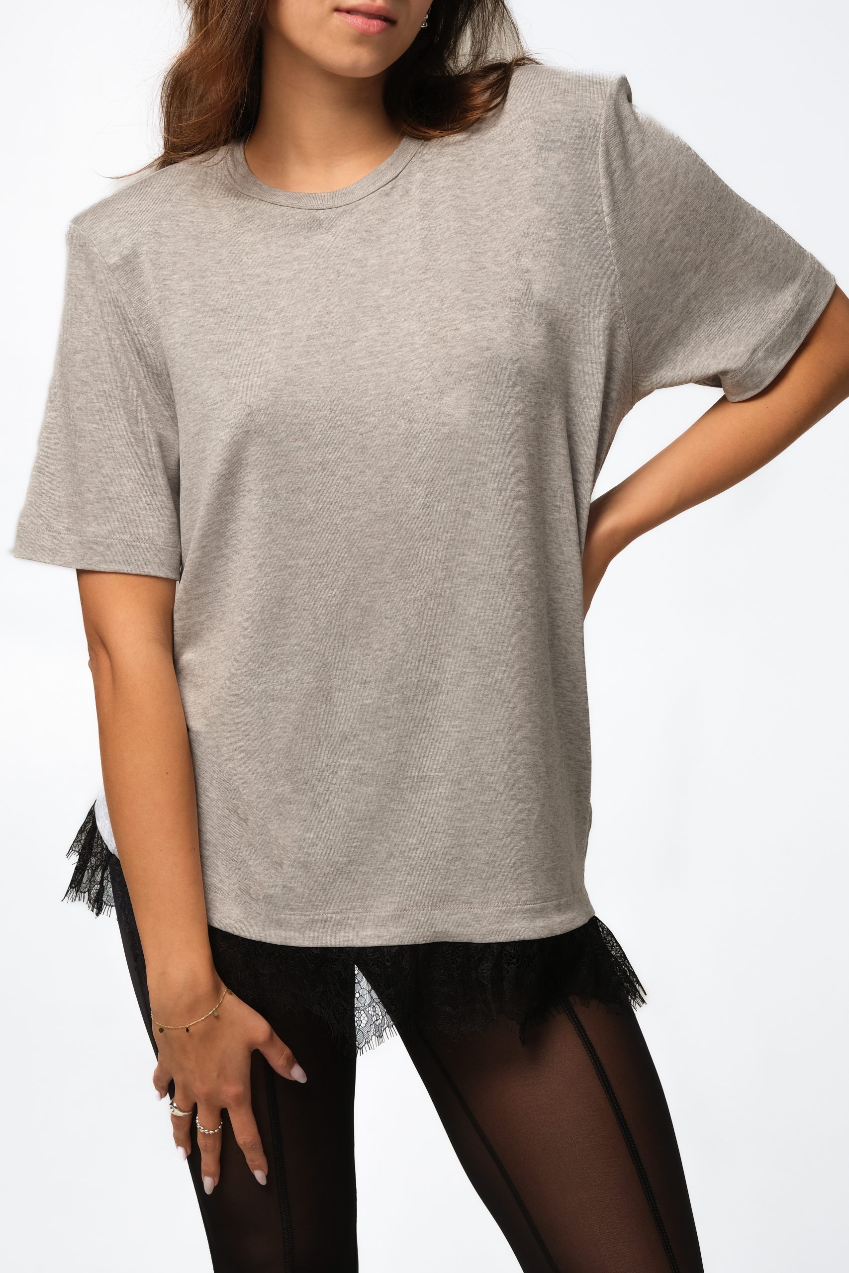 T-shirt z poduszkami z koronką szary