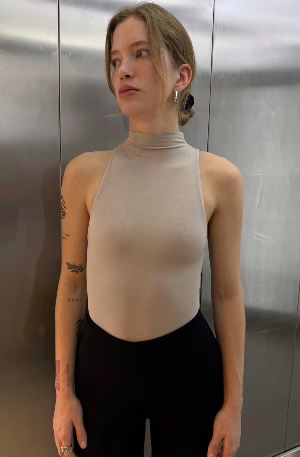 Body z mini golfem bez rękawów taupe