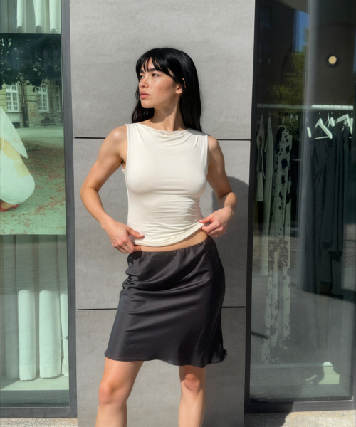 Spódnica satynowa midi Hips czarna