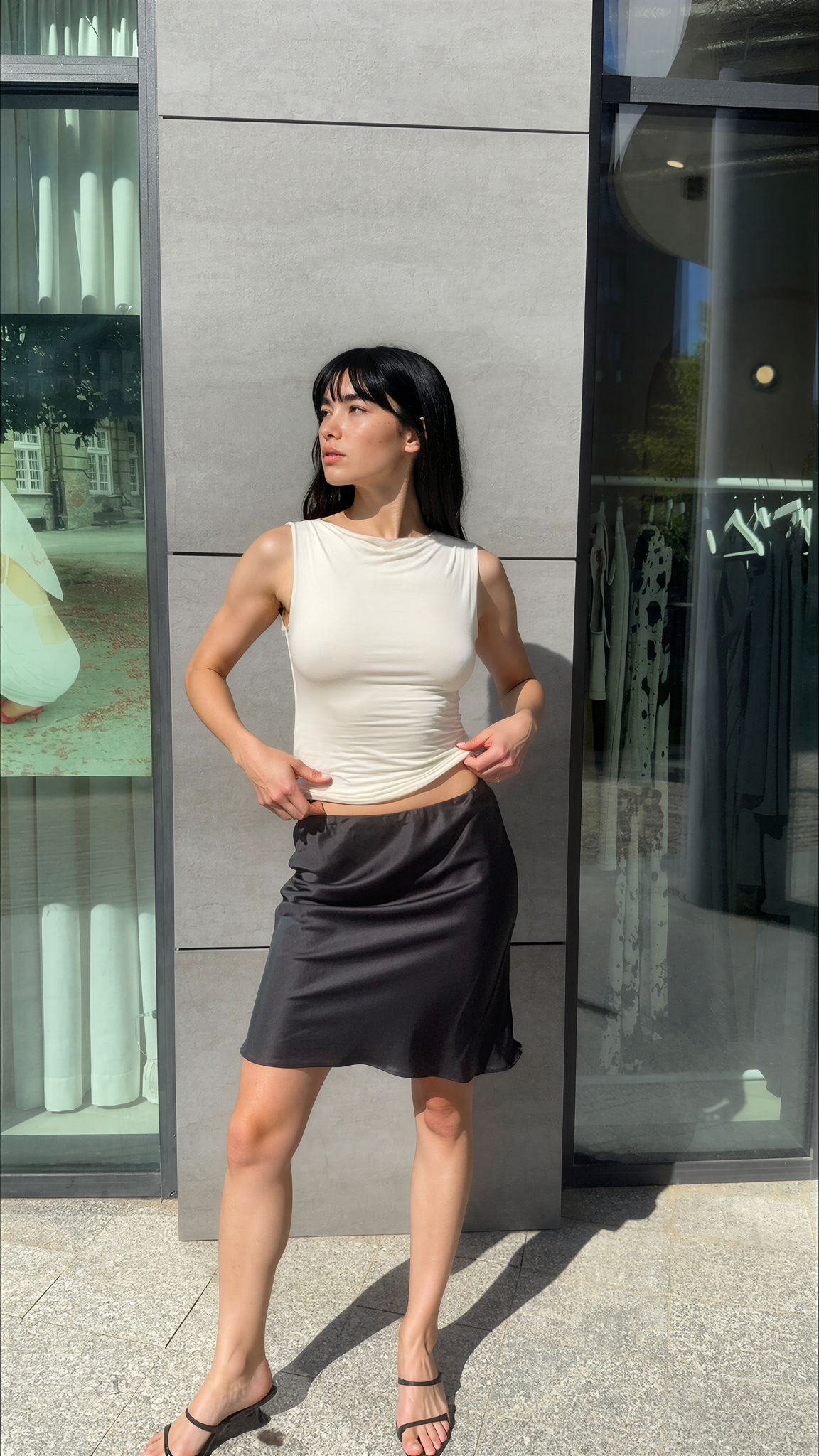 Spódnica satynowa midi Hips czarna