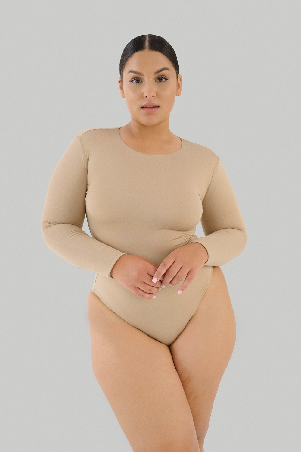 Body z prostym dekoltem beżowe - obrazek 3