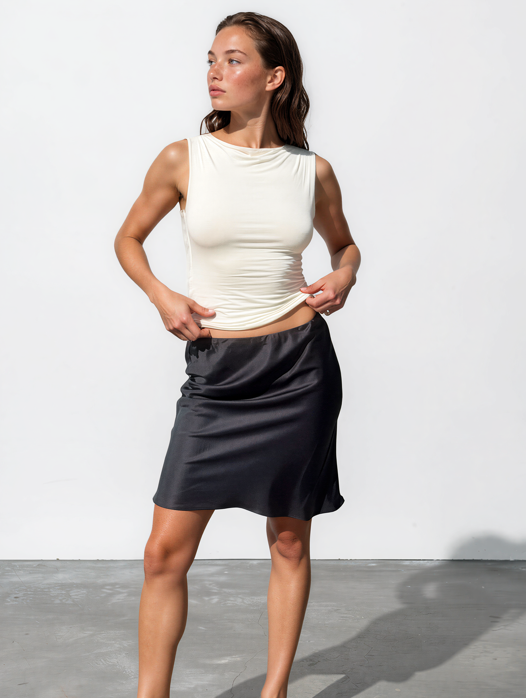 Spódnica satynowa midi Hips czarna